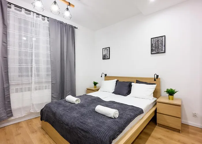 Cracow Rent Apartments - Spacious Apartments For 2-7 People In Quiet Area - Kolberga Street Nr 3 - 10 Min To Main Square By Foot