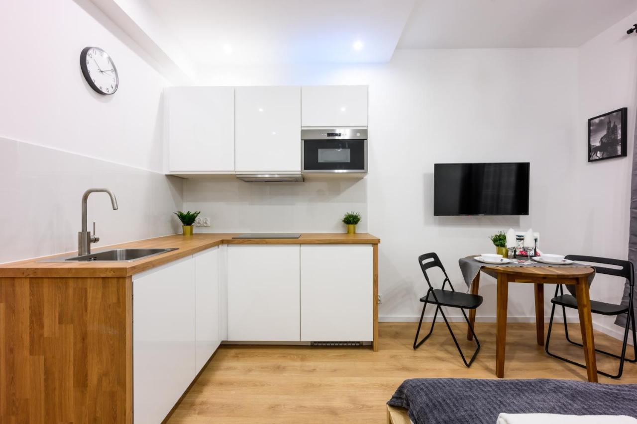 Aparthotel Cracow Rent - Spacious For 2-7 People In Quiet Area - Kolberga Street Nr 3 - 10 Min To Main Square By Foot *