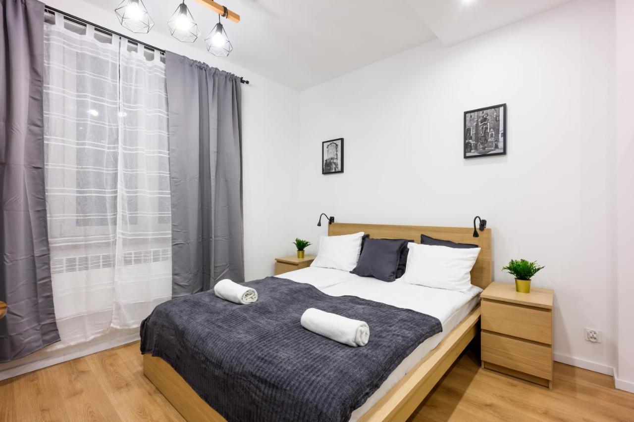 Aparthotel Cracow Rent - Spacious For 2-7 People In Quiet Area - Kolberga Street Nr 3 - 10 Min To Main Square By Foot *