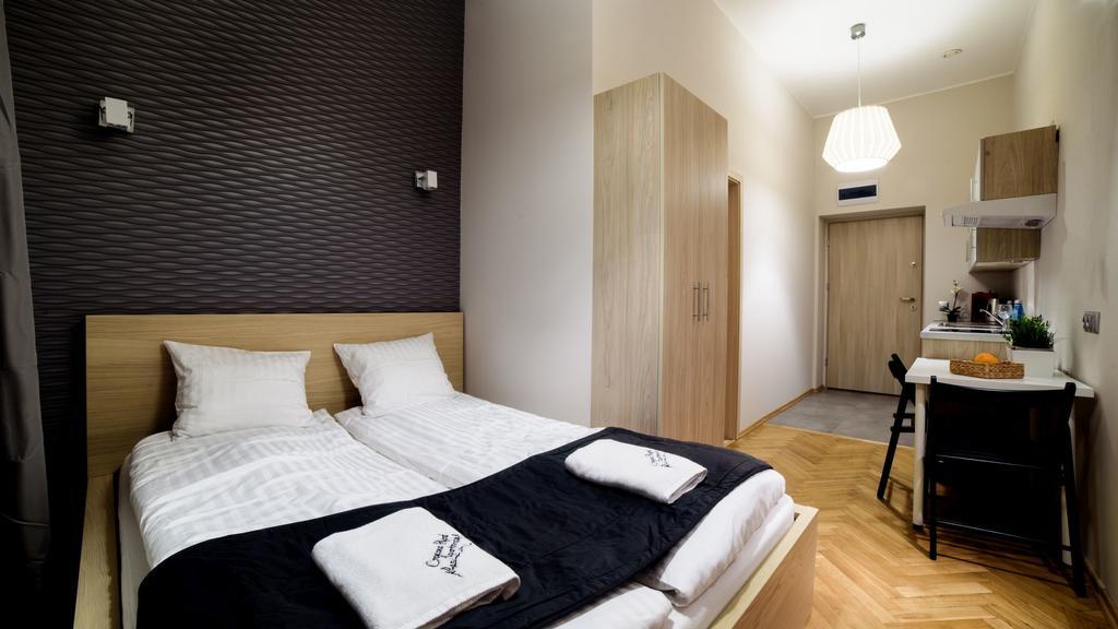 Cracow Rent - Spacious For 2-7 People In Quiet Area - Kolberga Street Nr 3 - 10 Min To Main Square By Foot Aparthotel