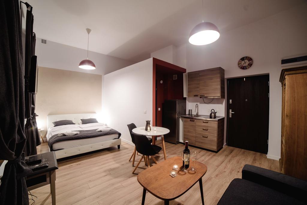 Cracow Rent - Spacious For 2-7 People In Quiet Area - Kolberga Street Nr 3 - 10 Min To Main Square By Foot Aparthotel *