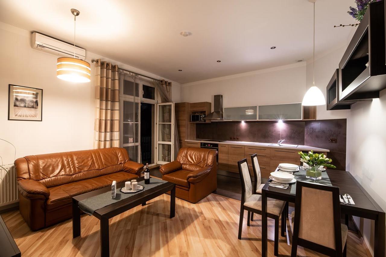 Aparthotel Cracow Rent - Spacious For 2-7 People In Quiet Area - Kolberga Street Nr 3 - 10 Min To Main Square By Foot