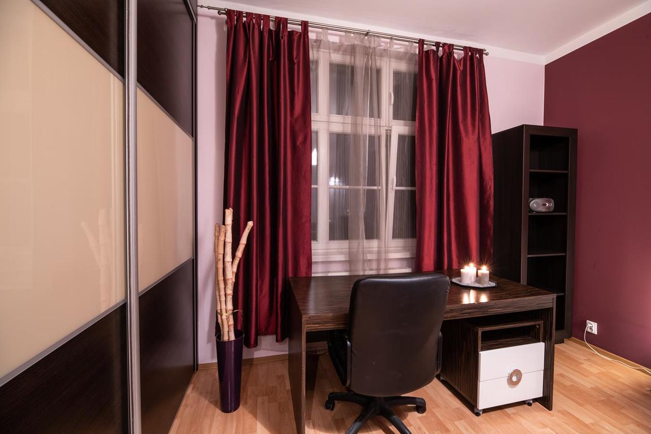 Cracow Rent - Spacious For 2-7 People In Quiet Area - Kolberga Street Nr 3 - 10 Min To Main Square By Foot * Cracovia