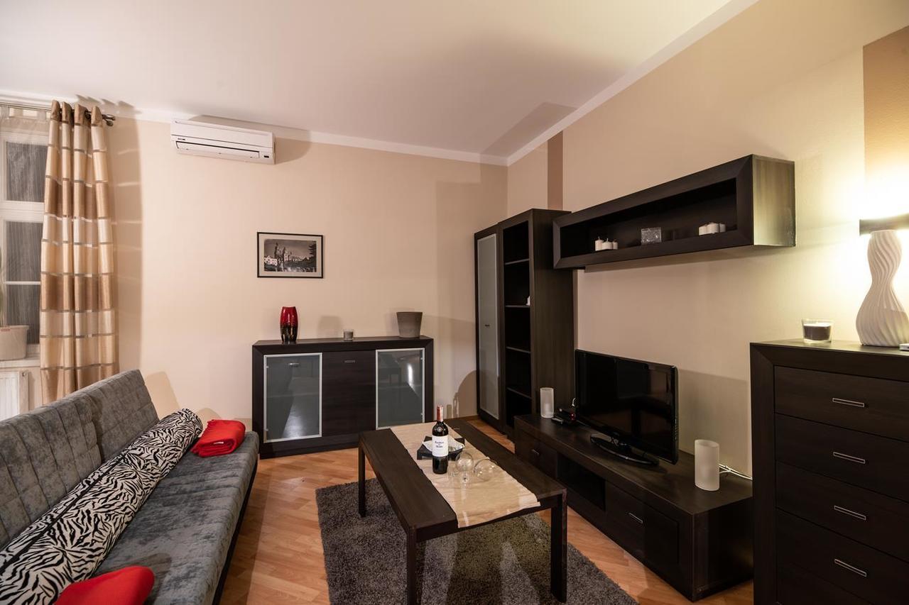 Cracow Rent - Spacious For 2-7 People In Quiet Area - Kolberga Street Nr 3 - 10 Min To Main Square By Foot Aparthotel Cracovia