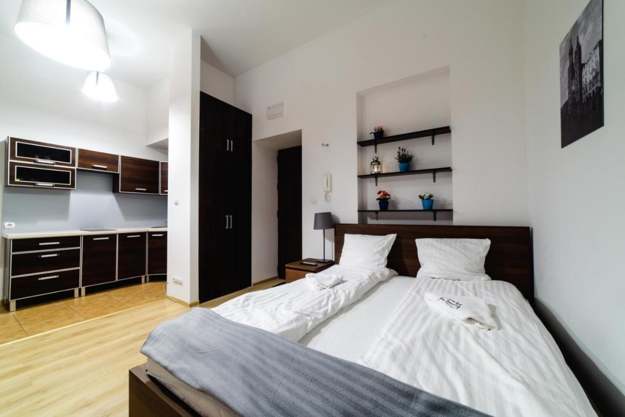 Aparthotel Cracow Rent - Spacious For 2-7 People In Quiet Area - Kolberga Street Nr 3 - 10 Min To Main Square By Foot Cracovia