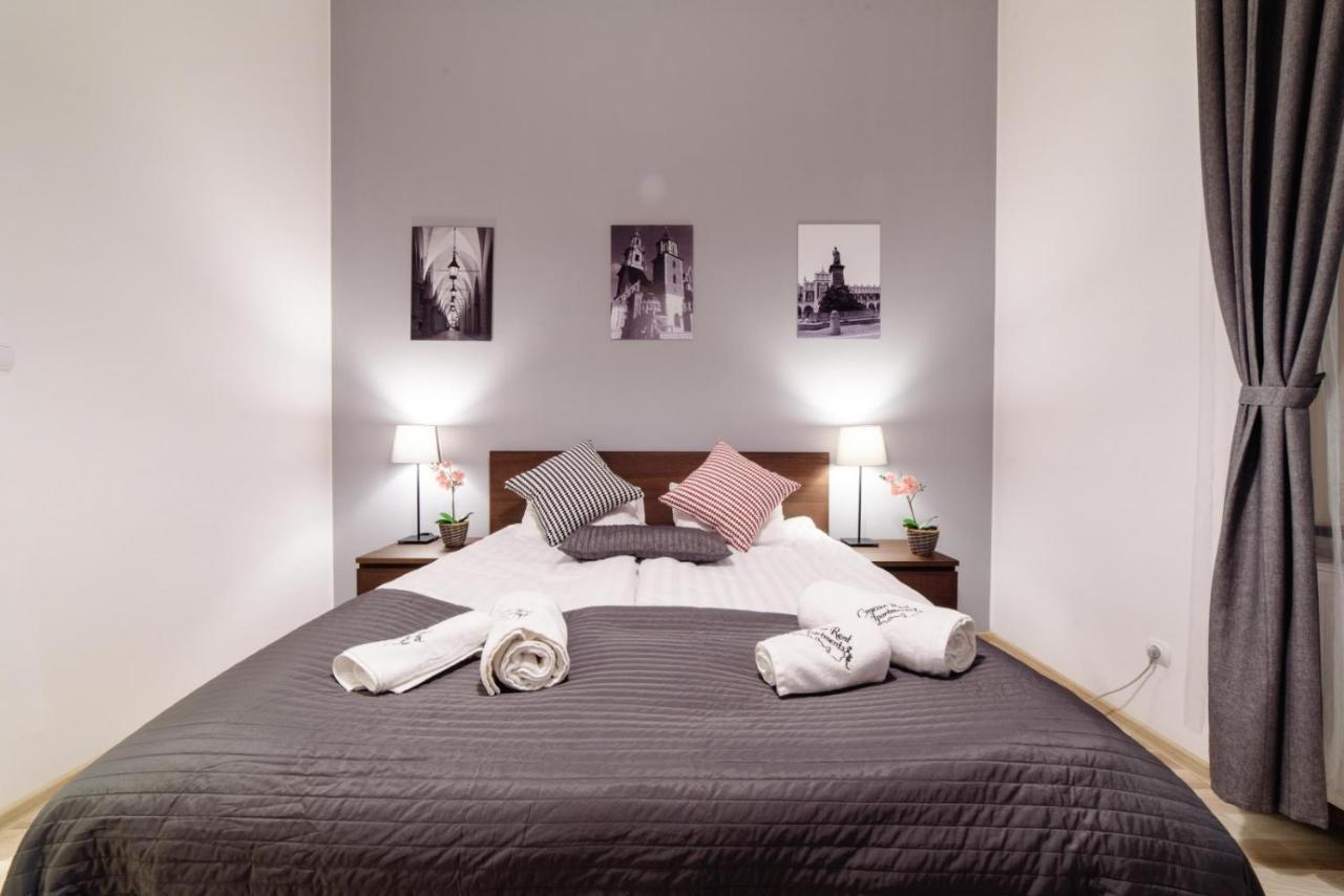 Cracow Rent - Spacious For 2-7 People In Quiet Area - Kolberga Street Nr 3 - 10 Min To Main Square By Foot Aparthotel *