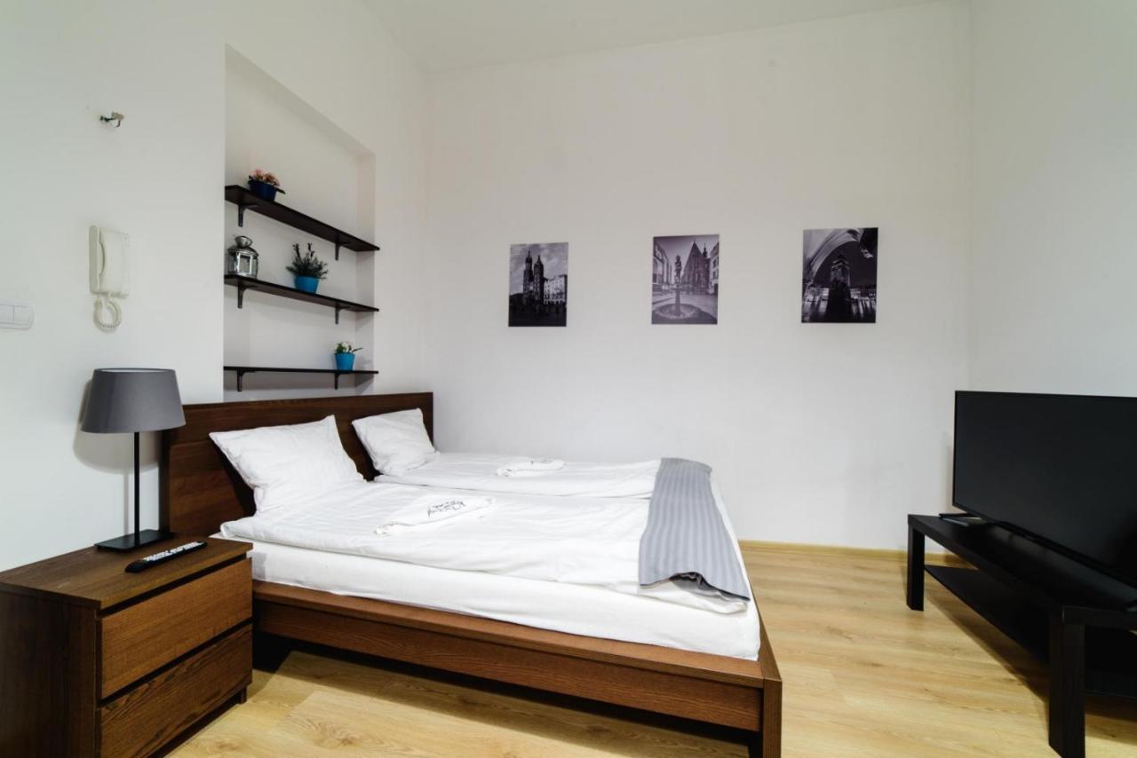 Aparthotel Cracow Rent - Spacious For 2-7 People In Quiet Area - Kolberga Street Nr 3 - 10 Min To Main Square By Foot