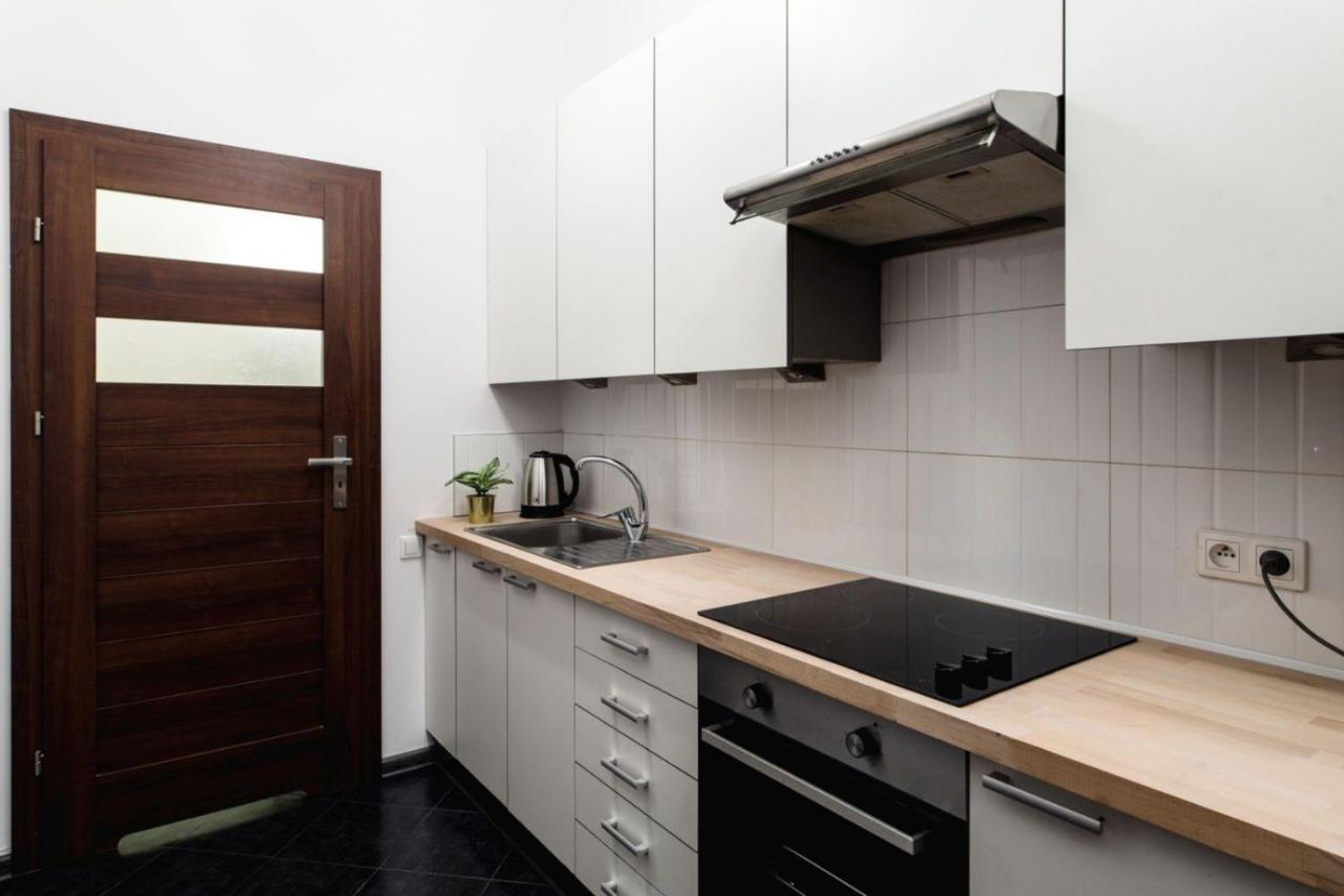 Aparthotel Cracow Rent - Spacious For 2-7 People In Quiet Area - Kolberga Street Nr 3 - 10 Min To Main Square By Foot Cracovia