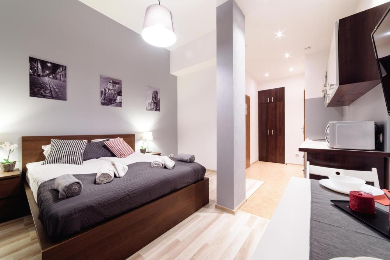 Cracow Rent - Spacious For 2-7 People In Quiet Area - Kolberga Street Nr 3 - 10 Min To Main Square By Foot Aparthotel *